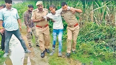 Police with one of the arrested accused on Thursday (HT Photo) Police with one of the arrested accused on Thursday (HT Photo)