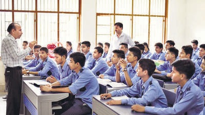 Parents and students have claimed that some Delhi government schools in north-east Delhi were running irregular classes due to heavy load of students. (Photo for representation purposes only/HT) Parents and students have claimed that some Delhi government schools in north-east Delhi were running irregular classes due to heavy load of students. (Photo for representation purposes only/HT)