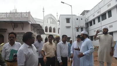 The survey team at Darul Uloom Nadwatul Ulama. (HT PHOTO)