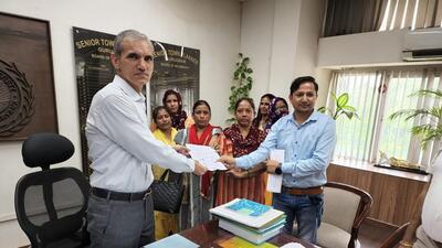 The protesters asked to conduct a draw to allot flats already constructed by various builders. According to them, applications were submitted in 2014 and the draw has been delayed by eight years. (HT Photo) The protesters asked to conduct a draw to allot flats already constructed by various builders. According to them, applications were submitted in 2014 and the draw has been delayed by eight years. (HT Photo)