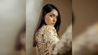 Mrunal Thakur accessorised her semi-formal look with an oxidised choker for a cool touch. (Instagram/@mrunalthakur) Mrunal Thakur accessorised her semi-formal look with an oxidised choker for a cool touch. (Instagram/@mrunalthakur)