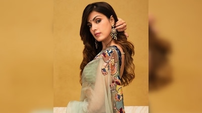 Rhea Chakraborty also thanked designer Manish Malhotra on her caption. "Thankyou @manishmalhotra05 for making me feel beautiful in the gorgeous @manishmalhotraworld saree," she added. (Instagram/@rhea_chakraborty)