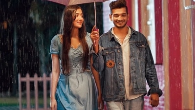 Munawar Faruqui and Nazila in Halki Si Barsaat poster. Munawar Faruqui and Nazila in Halki Si Barsaat poster.