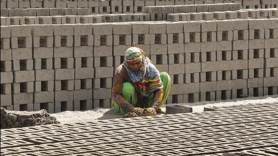 Hundreds of MGNREGA workers on Thursday held a protest demanding that their wages should be increased to <span class='webrupee'>?</span>600 and the work days should be increased to 365 days. (HT File)