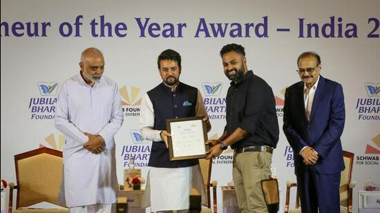 From left: Founder and co-chairman of Jubilant Bhartia Group Hari S Bhartia, Union I&B minister Anurag Thakur, award winner Aniket Doegar of Haqdarshak, and founder and chairman of Jubilant Bhartia Group Shyam S Bhartia. (Sanchit Khanna/ HT Photo)