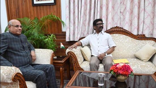 Jharkhand chief minister Hemant Soren called on Governor Ramesh Bais on Thursday. (HT Photo)