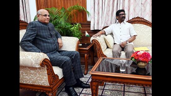 Jharkhand chief minister Hemant Soren meets governor Ramesh Bais at Raj Bhavan, in Ranchi on Thursday. (ANI)