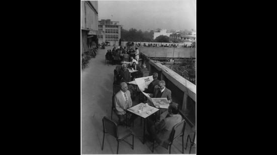 Classic combination: Newspapers and coffee at the India Coffee House in New Delhi in the 1960s. (HT Photo)