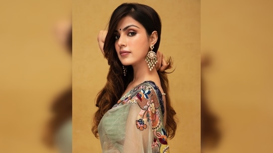 These stunning photos of Rhea Chakraborty were captured by photographer Sharad Thakur.(Instagram/@rhea_chakraborty)