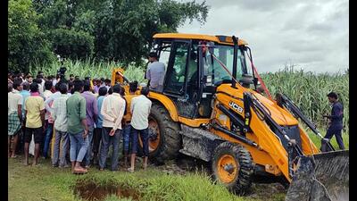 Mortal remains of two girls, whose bodies were found hanging from a tree, being buried in Lakhimpur Kheri on Thursday. (ANI Photo) Mortal remains of two girls, whose bodies were found hanging from a tree, being buried in Lakhimpur Kheri on Thursday. (ANI Photo)