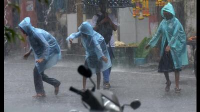 School children return home in the rain in Koparkhairane on Friday. Thane records 95.94mm rainfall, highest on a single day this year. The rains have thrown normal life out of gear. (BACHCHAN KUMAR/HT PHOTO) School children return home in the rain in Koparkhairane on Friday. Thane records 95.94mm rainfall, highest on a single day this year. The rains have thrown normal life out of gear. (BACHCHAN KUMAR/HT PHOTO)