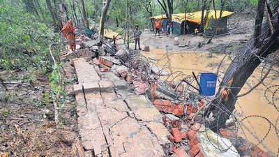 Lucknow, India-Sep 16, 2022: Nine people including three minors died because of a wall collapse near Dilkusha Colony in the Cantonment area on Friday morning due to heavy rains for the past three days in Lucknow, Uttar Pradesh, India on Friday September 16, 2022. (HT Photo) Lucknow, India-Sep 16, 2022: Nine people including three minors died because of a wall collapse near Dilkusha Colony in the Cantonment area on Friday morning due to heavy rains for the past three days in Lucknow, Uttar Pradesh, India on Friday September 16, 2022. (HT Photo)