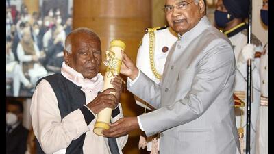 In a state where caste biases often decided what got recognised as classical art and what was derided as mere tamasha, the denial of recognition to Manjhi was corrected only in the last decade of his life, when he received in quick succession, accolades from the Sangeet Natak Akademi, Bihar government’s lifetime achievement award and the Padma Shri. (ANI) In a state where caste biases often decided what got recognised as classical art and what was derided as mere tamasha, the denial of recognition to Manjhi was corrected only in the last decade of his life, when he received in quick succession, accolades from the Sangeet Natak Akademi, Bihar government’s lifetime achievement award and the Padma Shri. (ANI)
