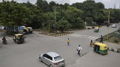 GMDA officials said presently, traffic signals have fixed timings for red, green and amber lights and these don’t take into account the actual volume of traffic at the junction at a given point of time. (Vipin Kumar/HT Photo) GMDA officials said presently, traffic signals have fixed timings for red, green and amber lights and these don’t take into account the actual volume of traffic at the junction at a given point of time. (Vipin Kumar/HT Photo)