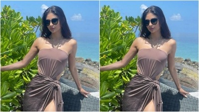 Mouni’s body-hugging grey satin gown came with halterneck details and midriff-baring details with cut outs at the sides of the waist. The gown also featured a knot detail at the waist and one thigh high slit. (Instagram/@imouniroy)