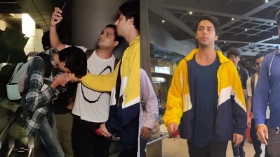 Aryan Khan with fans at Mumbai airport. (Viral Bhayani and ANI) Aryan Khan with fans at Mumbai airport. (Viral Bhayani and ANI)