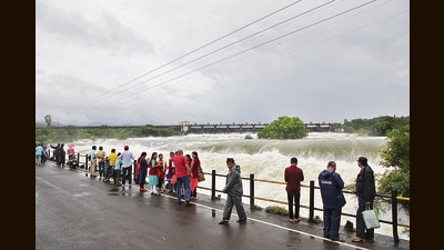On Friday, 30,677 cusecs water was released from Khadakwasla dam. Panshet, Warasgaon and Temghar dams are also at full capacity (HT PHOTO)