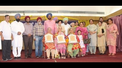 Punjab minister Kuldeep Singh Dhaliwal at a function in Ludhiana where he honoured three Punjabi professors. (HT Photo)