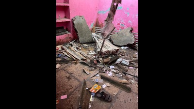 Two labourers were killed after the wall of a two-storied house collapsed in Moshi in Pune’s Pimpri Chinchwad area on Thursday evening. (HT PHOTO)