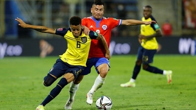 &nbsp;World Cup - South American Qualifiers - Chile v Ecuador - Estadio San Carlos de Apoquindo, Santiago, Chile - November 16, 2021 Ecuador's Byron Castillo in action with Chile's Jean Meneses&nbsp; (Reuters)