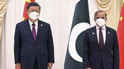 Chinese President Xi Jinping (left) poses for a photo on the sidelines of a meeting with Pakistan’s Prime Minister Shehbaz Sharif at the Shanghai Cooperation Organization (SCO) summit in Samarkand, Uzbekistan, on Friday. (AP) Chinese President Xi Jinping (left) poses for a photo on the sidelines of a meeting with Pakistan’s Prime Minister Shehbaz Sharif at the Shanghai Cooperation Organization (SCO) summit in Samarkand, Uzbekistan, on Friday. (AP)