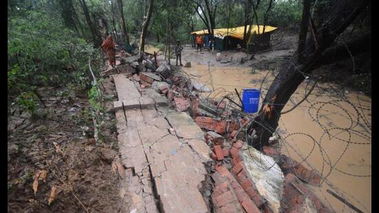Nine people, including three minors, died because of a wall collapse in the Cantonment area on Friday morning due to heavy rains in Lucknow. (HT Photo) Nine people, including three minors, died because of a wall collapse in the Cantonment area on Friday morning due to heavy rains in Lucknow. (HT Photo)