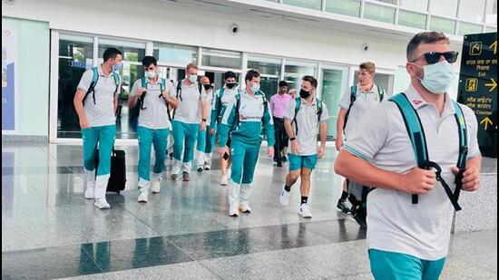The Aaron Finch-led Australian cricket team arriving at the airport in Mohali. (HT Photo)