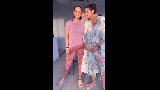 The image taken from a viral Instagram video shows Sania Mirza with her younger sister Anam.(Instagram/@mirzasaniar)