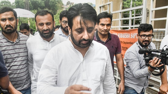 New Delhi: AAP MLA Amanatullah Khan arrives at Anti-Corruption Branch office for questioning in connection with a two-year-old corruption case related to the Delhi Waqf Board, in New Delhi, Friday, Sept. 16, 2022. (PTI Photo)
