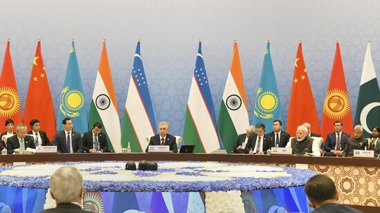 PM Narendra Modi, Uzbekistan President Shavkat Mirziyoyev and others during the 22nd Meeting of the SCO at Samarkand.(PTI)
