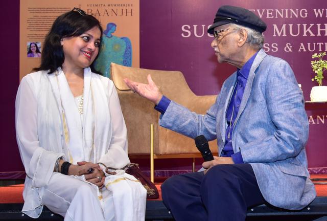 Susmita Mukherjee interacting with Padma Shri Raj Bisaria.