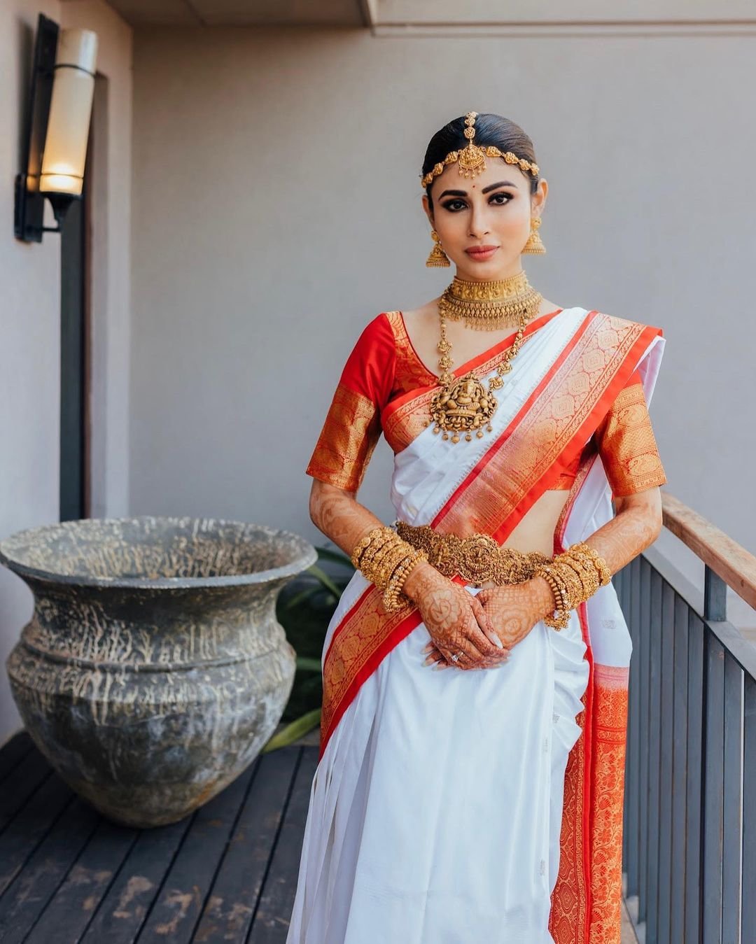 A gorgeous wedding costume inspiration is the south Indian white silk saree worn by Mouni Roy.(Instagram/MouniRoy)