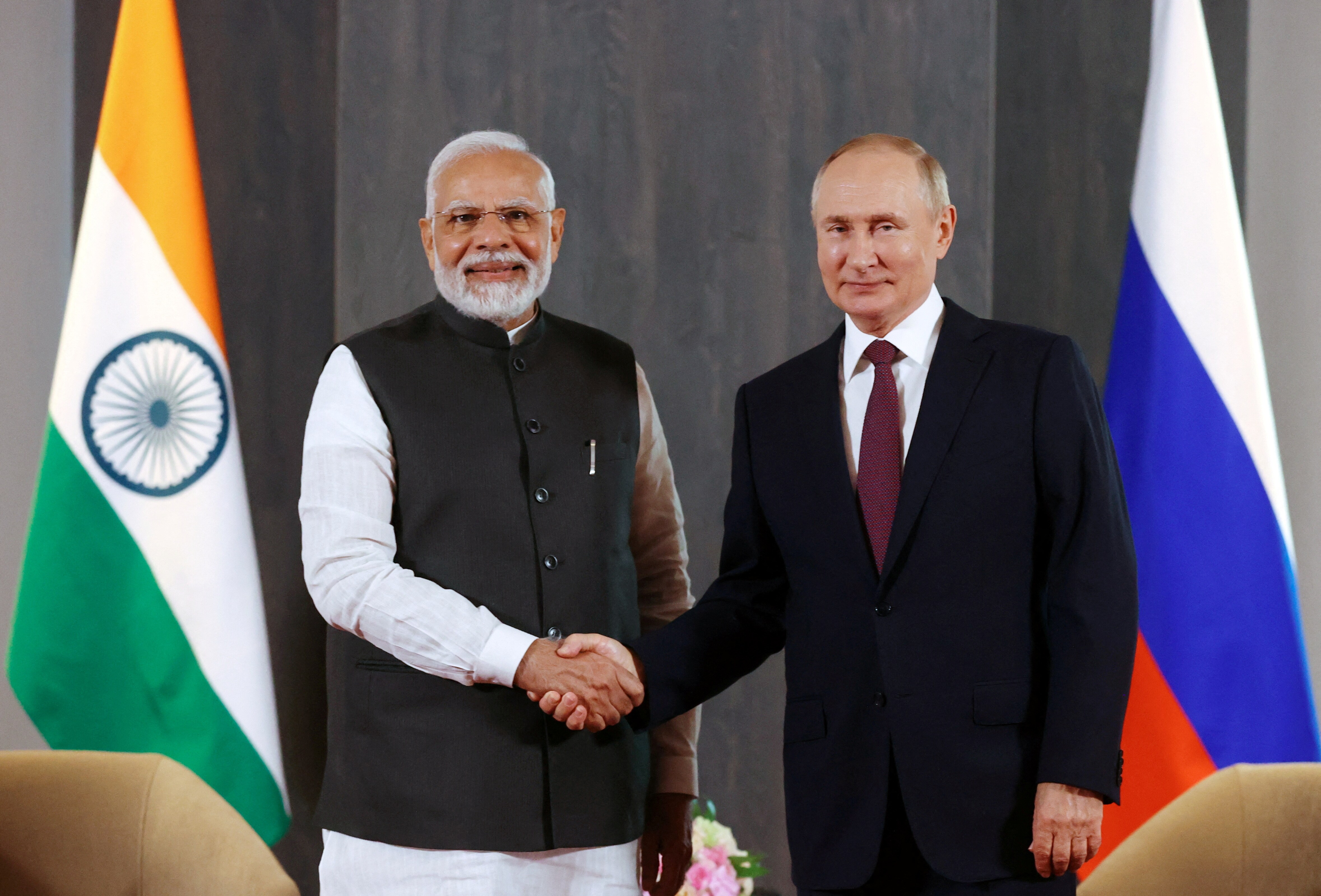 Russian President Vladimir Putin and Indian Prime Minister Narendra Modi attend a meeting on the sidelines of the Shanghai Cooperation Organization (SCO) summit in Samarkand, Uzbekistan September 16, 2022. (Sputnik/Alexander Demyanchuk/Pool via REUTERS)