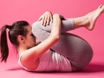 Alia Bhatt’s trainer demonstrates yoga asanas to torch the stubborn belly fat Alia Bhatt’s trainer demonstrates yoga asanas to torch the stubborn belly fat