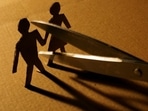 Digital contacts that prolong the healing process after a break up