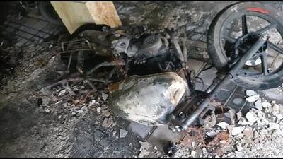 A midnight fire broke out at a parking lot of B wing of Hareshwar Park residential society, Manajinagar in Narhe, Pune on Saturday gutting six vehicles. (HT)