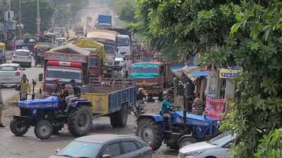 Yamunanagar residents blocked key UP highway to protest poor road quality (HT Photo)