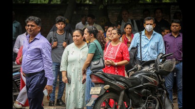 Students outside a CUET exam centre in Delhi. (Sanchit Khanna/HT Photo) Students outside a CUET exam centre in Delhi. (Sanchit Khanna/HT Photo)