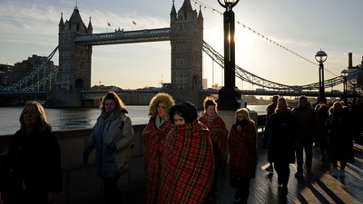 People line up near Tower Bridge to pay their respects to the late Queen Elizabeth II during the Lying-in State, in Westminster Hall, in London, England. (AP) People line up near Tower Bridge to pay their respects to the late Queen Elizabeth II during the Lying-in State, in Westminster Hall, in London, England. (AP)