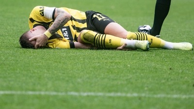 Dortmund's Marco Reus is injured on the ground during the German Bundesliga soccer match between Borussia Dortmund and FC Schalke 04 (AP) Dortmund's Marco Reus is injured on the ground during the German Bundesliga soccer match between Borussia Dortmund and FC Schalke 04 (AP)