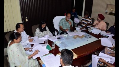 The Ludhiana MC finance and contracts committee meeting underway at the mayor’s camp office on Saturday. (Harvinder SIngh/HT) The Ludhiana MC finance and contracts committee meeting underway at the mayor’s camp office on Saturday. (Harvinder SIngh/HT)