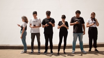 Excessive smartphone use is connected to an early start to puberty: Study (Unspalsh) Excessive smartphone use is connected to an early start to puberty: Study (Unspalsh)