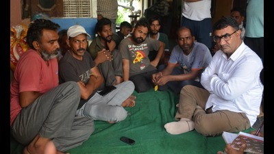 Friends and family members of Mukesh Kumar, 47, who is among the 15 people who died of the ‘mystery’ fever over the past one month. (Sant Arora/HT) Friends and family members of Mukesh Kumar, 47, who is among the 15 people who died of the ‘mystery’ fever over the past one month. (Sant Arora/HT)