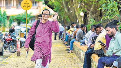 Writer and poet Jerry Pinto at Shivaji Park. Every fortnight, experience the highs and lows of walking along Mumbai’s streets with Jerry... (Anshuman Poyrekar/HT PHOTO) Writer and poet Jerry Pinto at Shivaji Park. Every fortnight, experience the highs and lows of walking along Mumbai’s streets with Jerry... (Anshuman Poyrekar/HT PHOTO)