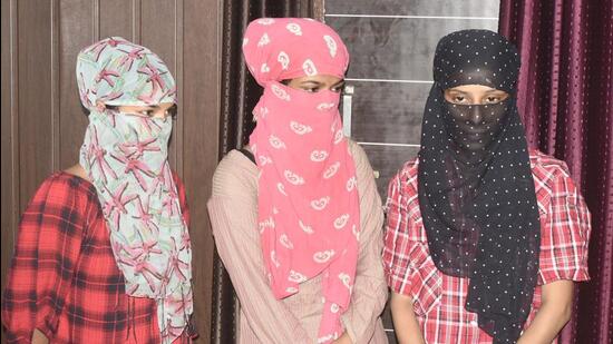 Three Women Who Trapped Online Callers Through Obscene Videos Arrested For Extortion In 6468