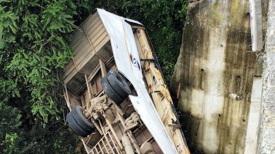 Locals try to rescue passengers after a bus fell from a bridge, in Hazaribagh district, Saturday.(PTI)