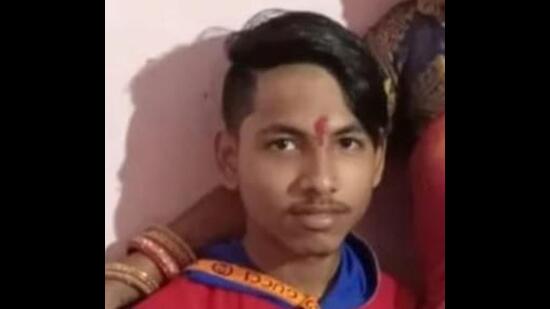 Amit Shivkailash Gupta, a Class 12 student, who drowned in a well in Bhiwandi on Friday. His body was pulled out on Saturday. (HT PHOTO)