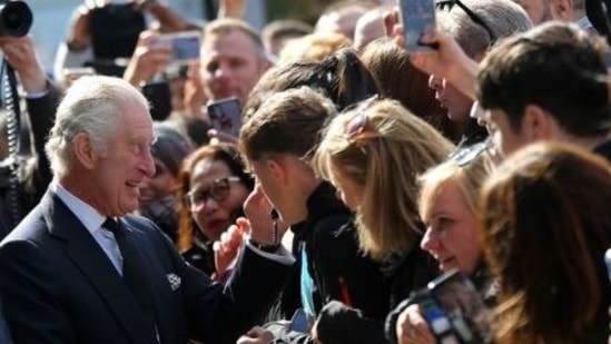 King Charles surprises huge London queue for Queen's coffin(AFP)