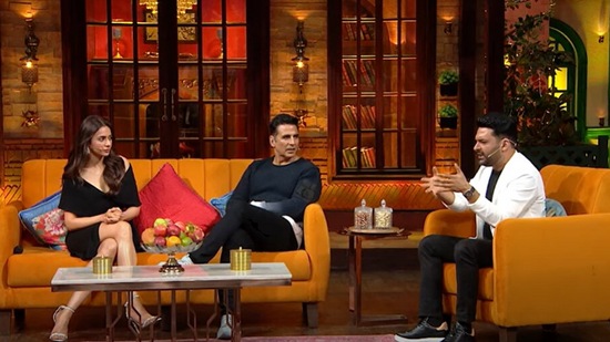 The Kapil Sharma Show: Rakul Preet Singh and Akshay Kumar with host Kapil Sharma.