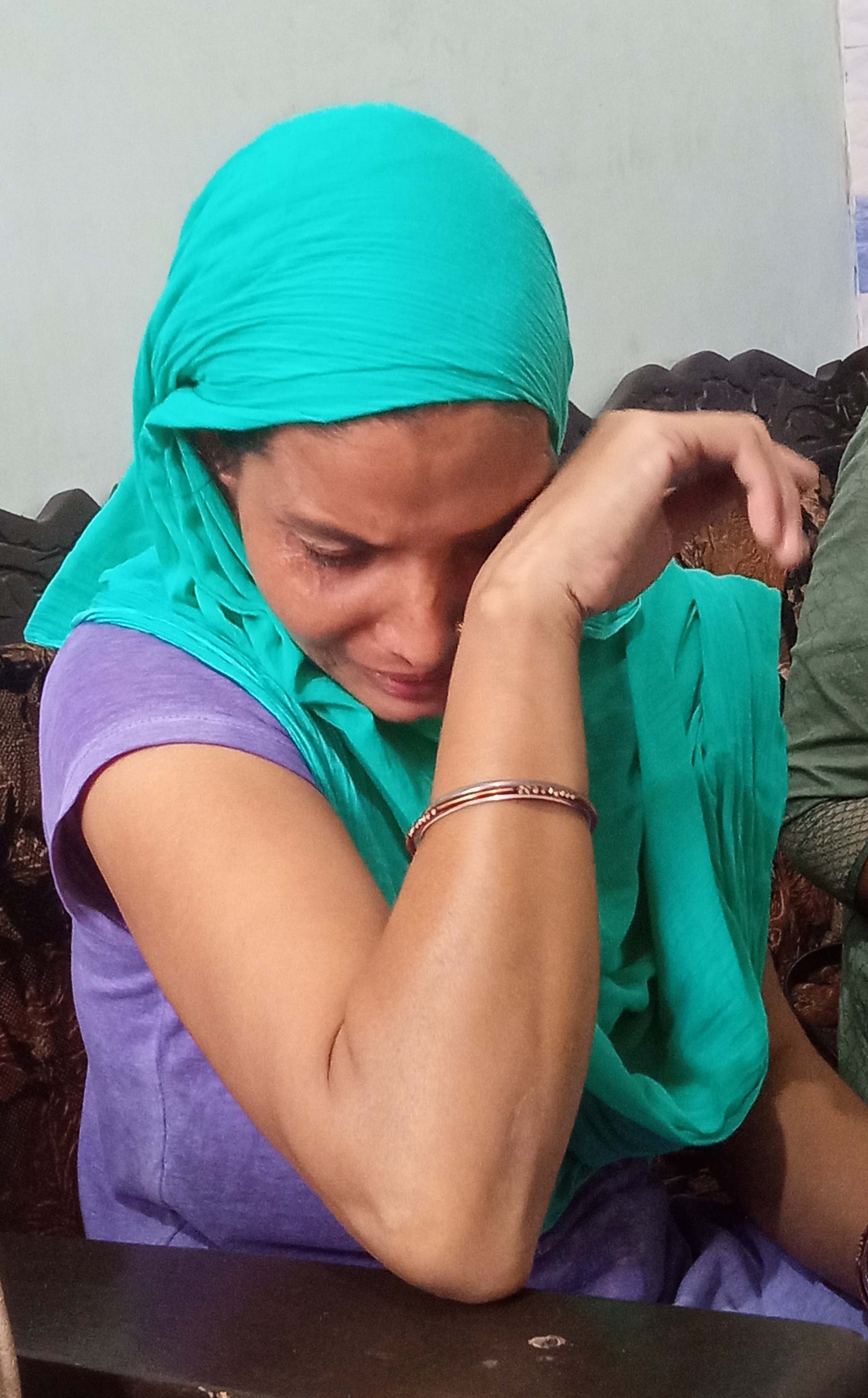An inconsolable Pooja, whose 15-year-old son Kanishq died on August 25 after suffering from fever and vomiting twice. (Sant Arora/HT) An inconsolable Pooja, whose 15-year-old son Kanishq died on August 25 after suffering from fever and vomiting twice. (Sant Arora/HT)